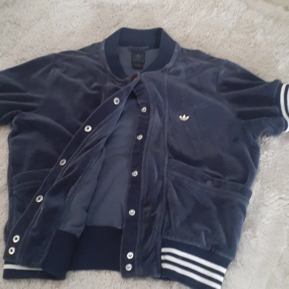 Adidas Rare Blokecore Vintage Y2K Blue Velour Short Sleeve Jacket Leather Sneaks